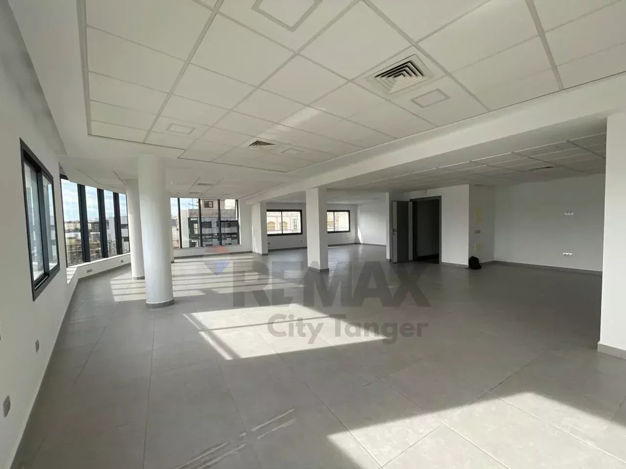 Bureau moderne de 206 m² à louer à Tanger
